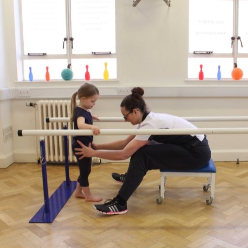 Ilustração de fisioterapia pediátrica